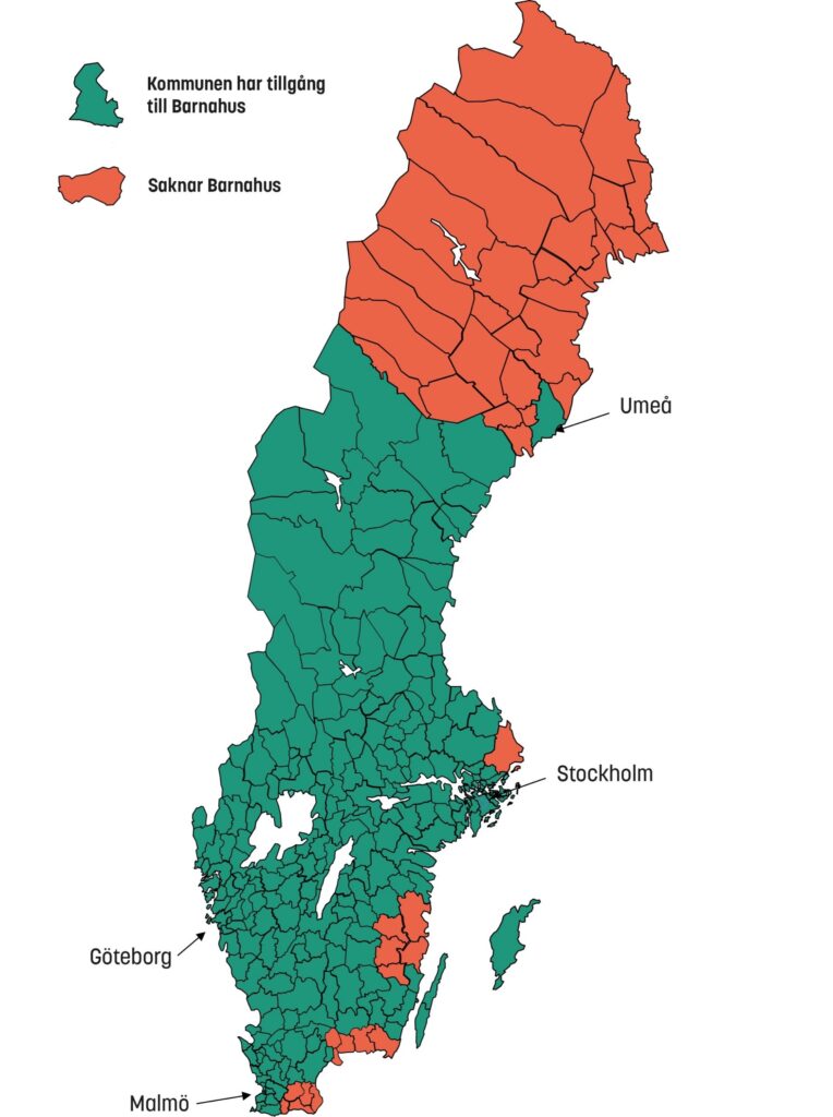 Karta över Sveriges kommuner färglagda i grönvisar att kommunen har ett barnahus, röd färg att kommunen saknar barnahus.